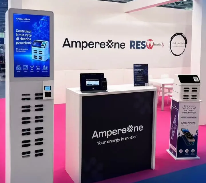 Powerbank verhuurstation en oplaadzuil op een beursstand